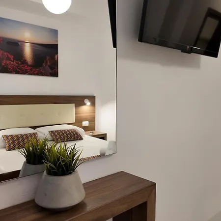 Santorini Hotel 3*