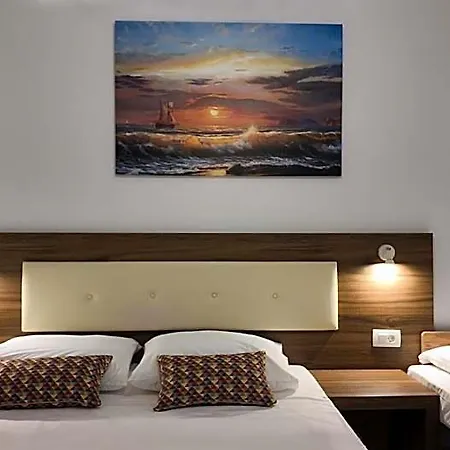 Santorini 3*