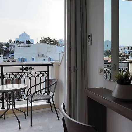 Hotel Santorini 3*