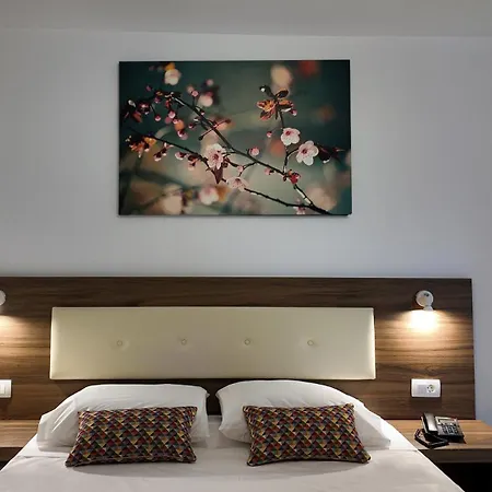 Santorini 3*