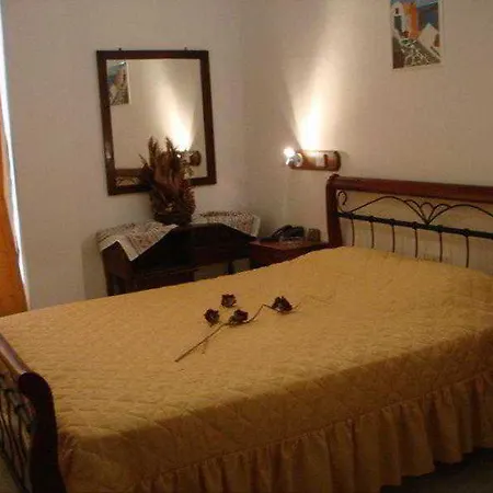Hotel Santorini 3*