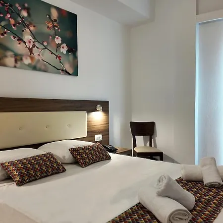 Hotel Santorini 3*