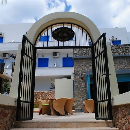 Santorini Hotel 3*